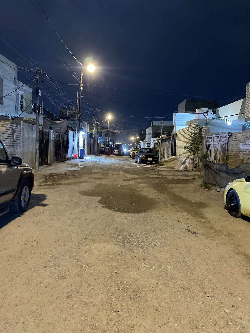 سلام عليكم   دار للبيع  مساحة 150 م بمنطقة البلديات قريب على un شارع 30  محلة 732    للاستفسار ‭0770 293 9781‬
