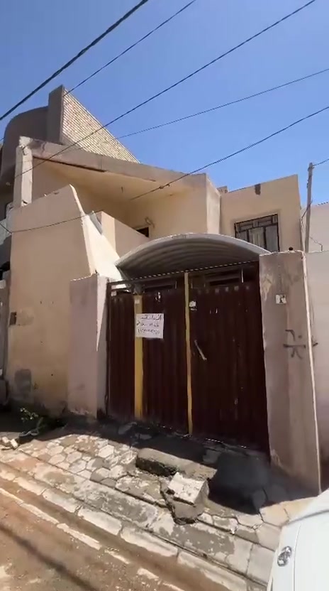 بيت للبيع نصر شريط طابقين خلف مدرسة عاصمة الثقافة الابتدائية شارع كربلاء خلف البيت المساحة 125 م  للاستفسار ***********
