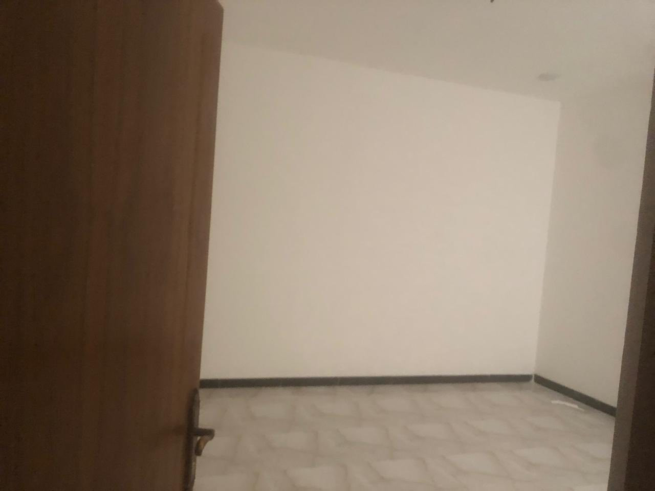 دار للبيع طابقين السريدات الجديده 
مربع ثالث 
واجهة 5 نزال 20 زنجيل 
شارع صب 
***********
