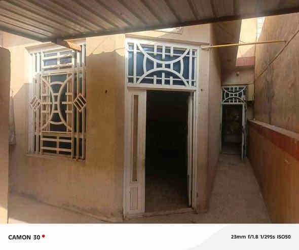 بيت ميت متر الأمن الداخلي قطاع 21
طابق واحد بناء بلوك  غرفه وصاله مطبخ إستقبال حمام داخلي خارجي 
بيت كامل سيراميك جدار وارضيه بيت نضيف 
السعر 85مع المجالرقم تلفون ***********
