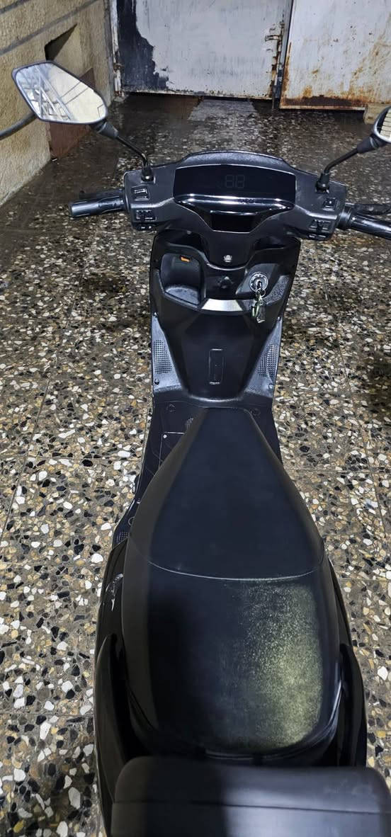 السلام عليكم دراجه شحن RN
مواصفات

1.. استاند تعليك و جانبي

2..بطاريات العدد ٦ كبير من النوع كرافين  في حاله جيده

3... مساحه من التخزين كبيره 

4... لايت عالي ناصي زنون

5...  شاشه ذكيه تقره العطلات و السرعه و الKm

6.. السرعه الحقيقي 48

7.. هورن
8.. رجوع الى الخلف R

السعر خاص 
العنوان بغداد الزعفرانيه 
رقم الهاتف 📱 ***********
