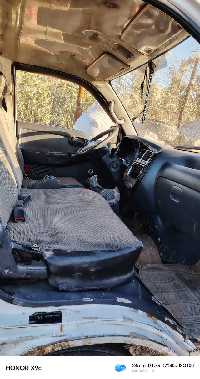 السلام عليكم فحل 2009 سنويه بأسمي لل 27 شاصي كفاله تخم تاير تاير بلادي 13 محرك بي تبخير كل أسبوع ينقص نص ربع مابي غير الطخه البل بجم الغد صدر 60 ٪بل ميه السعر 103 وبي مجال مكاني بغداد رقم الهاتف ***********  ***********
