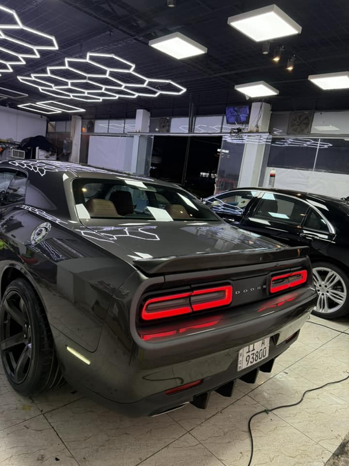 السلام عليكم 
للبيع جالنجر 2018 
ماشيه 72mi
حادث سياره 3 قطع امامي 
 سياره توه طالعه من تعمير وادامه 
بجم جديد 
حداديه جديده 
زوج تايرات 
منضومه زينون 
بدون نقص 
السعر 150 وبيه مجال 
مكان السياره كربلاء 
***********
