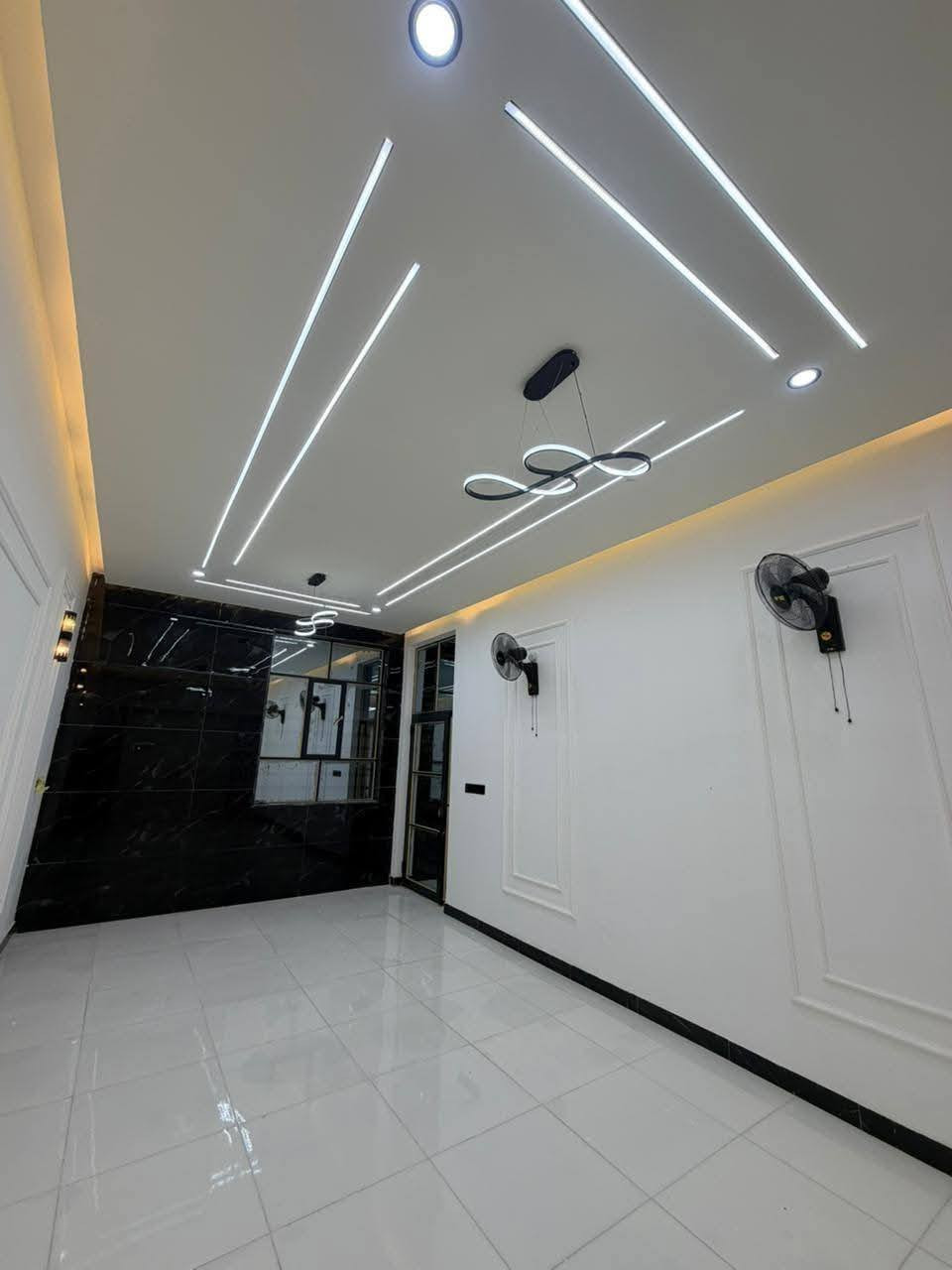 #150متر فول بخط لأول يعني مرحله اولئ 

لبيت يبعد عن شارع لعام 100متر تبليط لباب لبيت 
#طابو_زراعي_سند_25_نتصال***********

(((( عنوان  لمكتب #سما_النجف مقابل قرية لغدير عمود 282)))) 
#عنوان_لبيت_نجف 

شغل جناي
شغل درجه آولى حقيقي 

اساس وسقف صب مركزي 
بناء طابوق 🧱 
غرفتين وصاله وستقبال ومطبخ وصحيات داخليه وخارجيه 
بيت جاهز مفتاح 🔑 

#يبعد_عن السوق مسافه بسيطه 
@#شارع تبليط وكافت الخدمات متوافره والكيات الباب البيت
