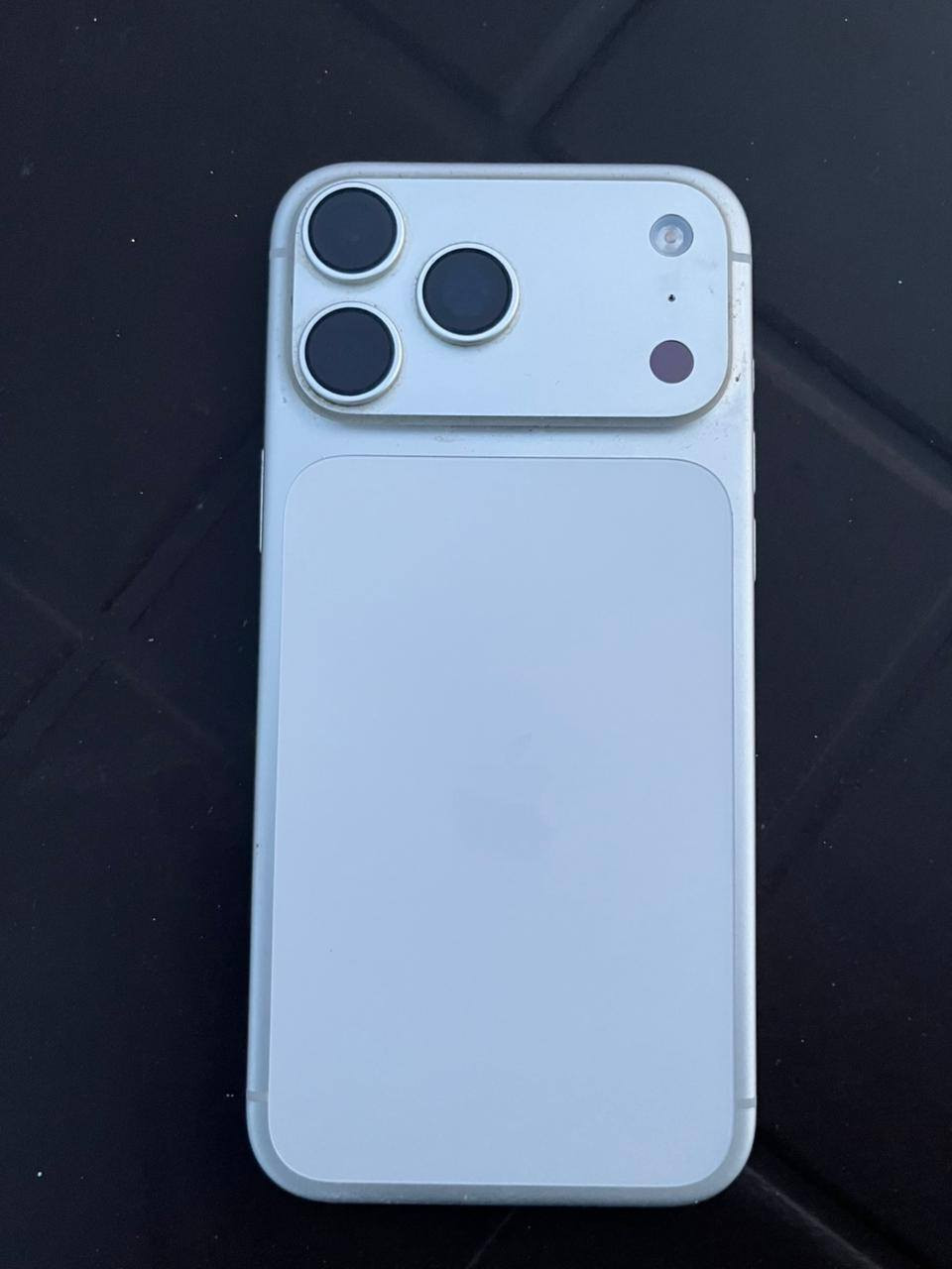 السلام عليكم 
iPhone 17 pro max (Esim)
ذاكرة 256 
بطارية 100 عدد دورات 99
بعده داخل الضمان يخلص بشهر ال 12

للبيع بسعر مليونين وبي مجال بسيط 

العنوان بغداد_كميره

للأتصال على هذا الرقم ***********
