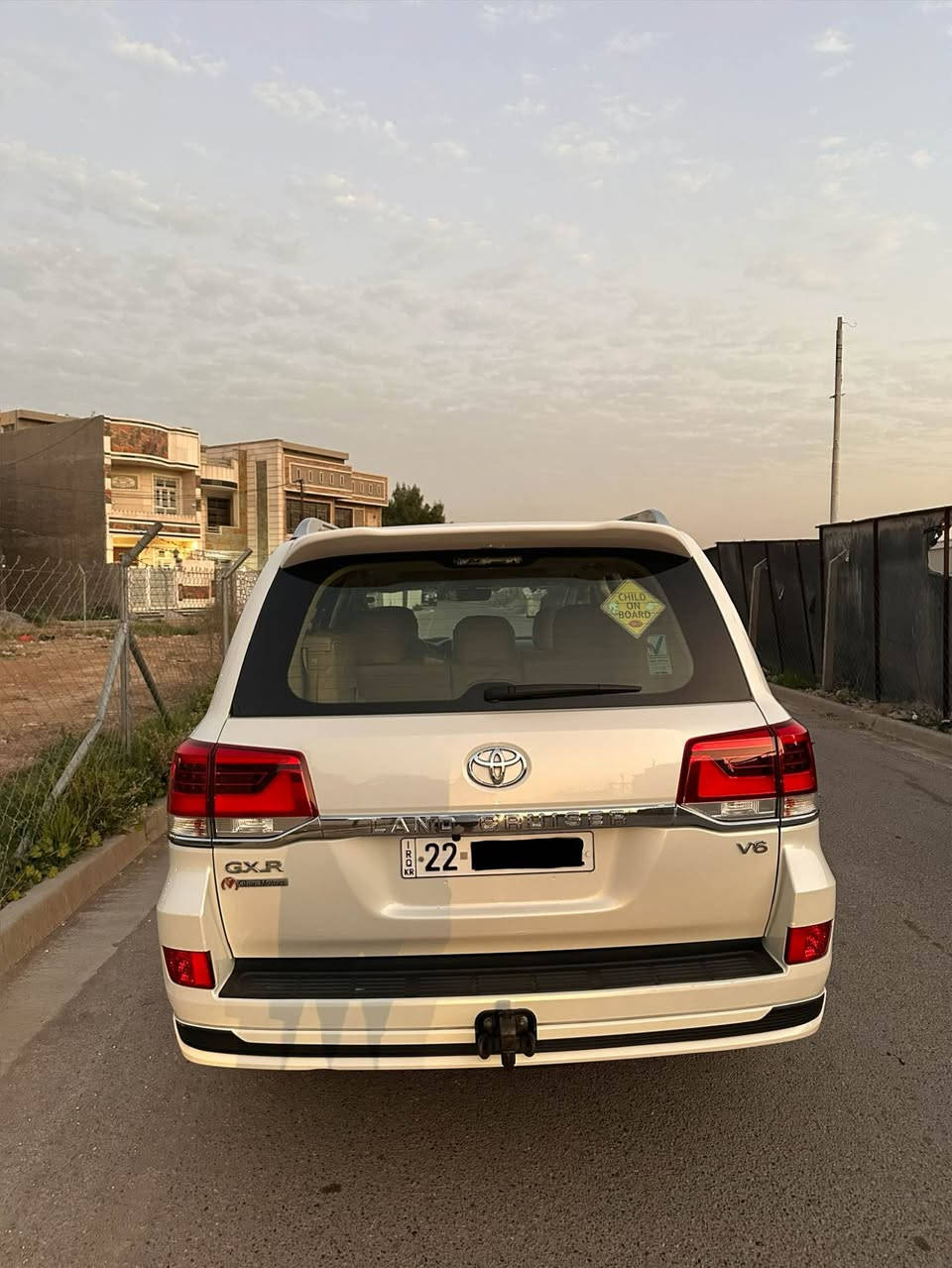 سلام عليكم 
 للبيع  
لاندكروز 2019 💣شركه جيهان GXR
المواصفات
1- فتحة 🕳️
2- بصمة 
3- ثلاجة 🥶
4- كرسي كهرباء ⚡
5- شاشه عرض كاربلي 💻
6-كاميره خلفيه 👀
7- 2  ايرباك 
8-دفع رباعي 🎮
 رقم اربيل بأسمي 
حجم المحرك: 6 سلندر 4000✅
السياره بدون صبغ بدون بارد كفالة بيها رصعات بسيطه وكير ومكينه وحدادية وتخم تاير جديد 
وشرط  الفحص
السعر 49000$
مكان السياره بغداد السيديه
*********** 📞 بغداد, العراق
