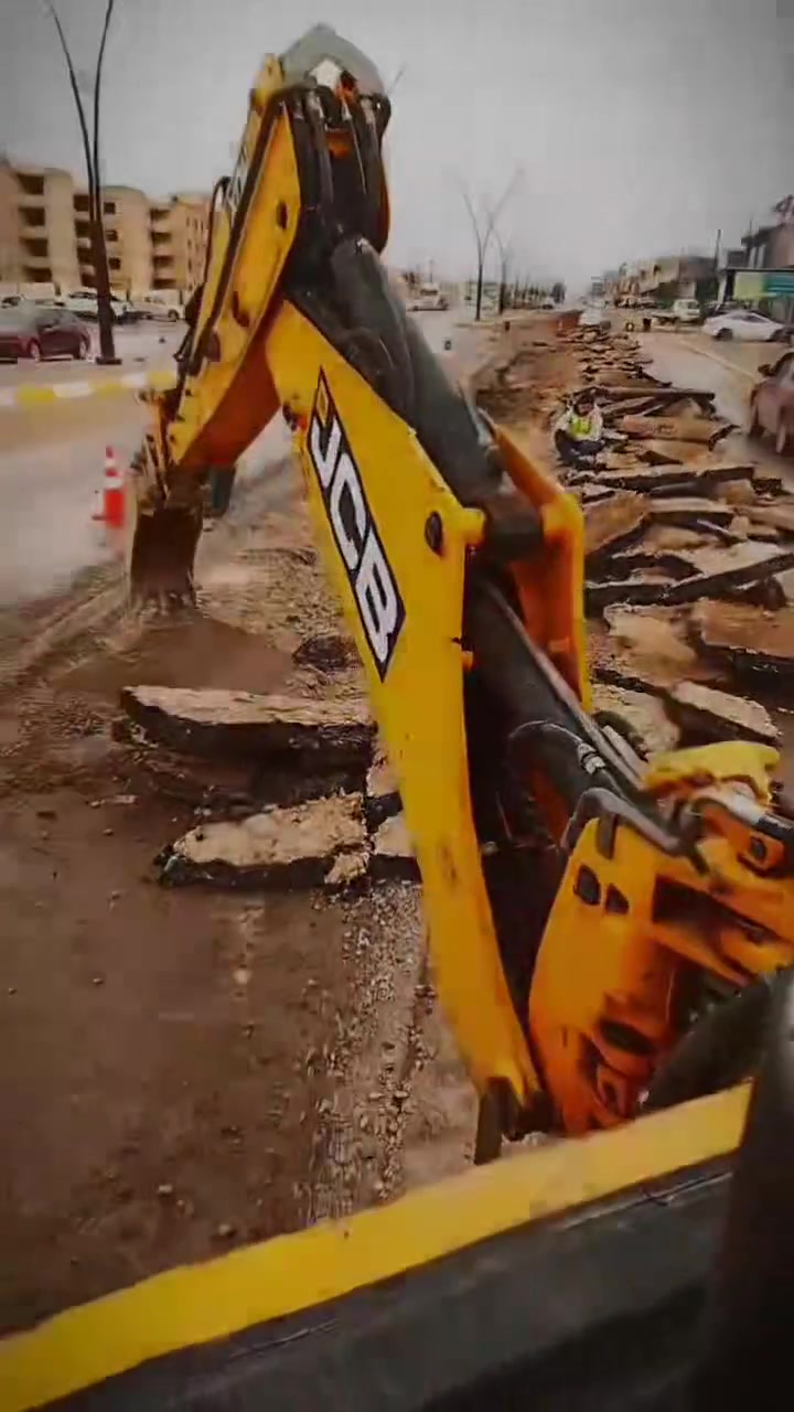 سايق جي سي بي متفرع بحاجه الئ عمل شركه مقاول  *********** واتساب
