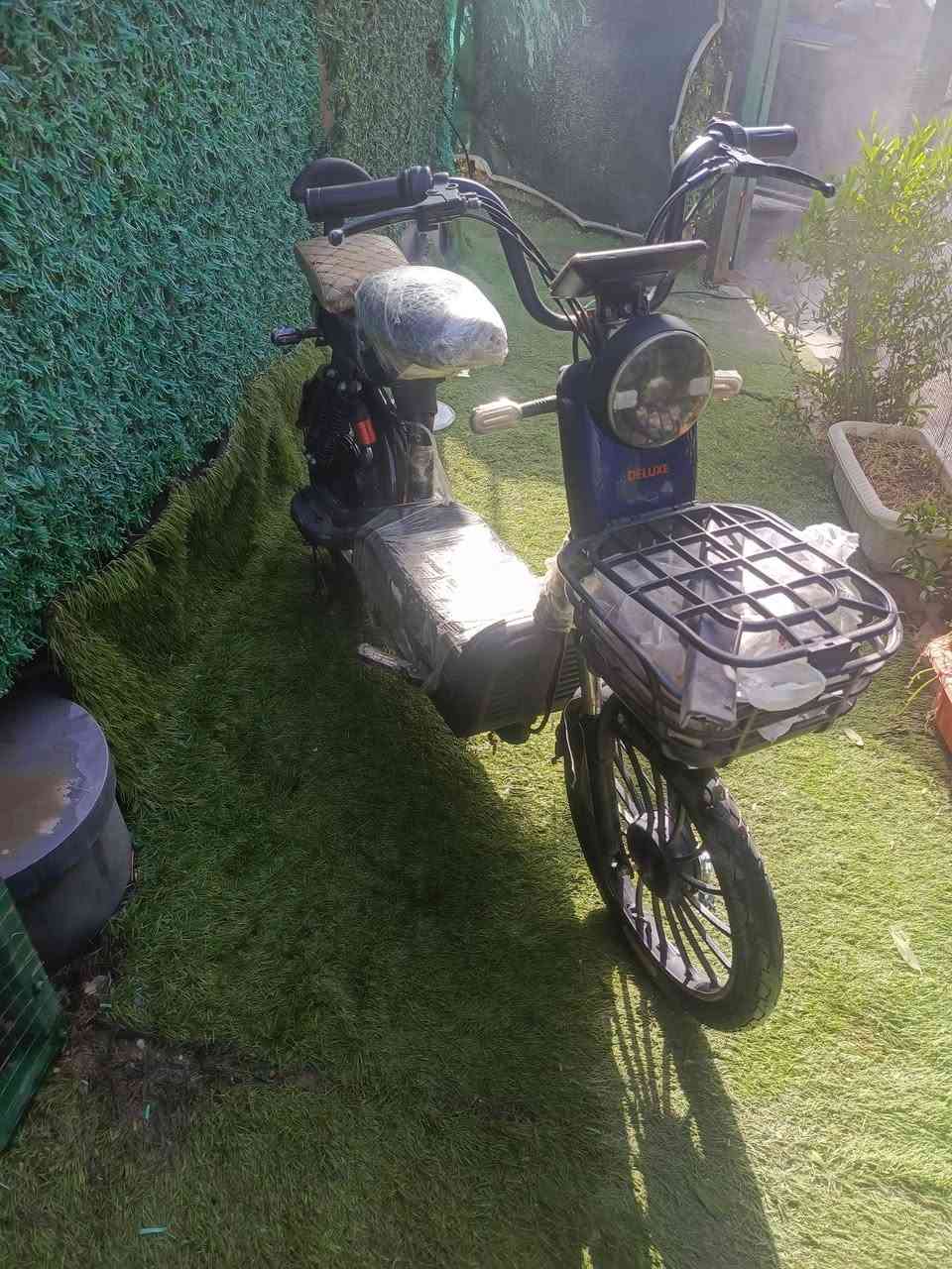 سلام عليكم دراجه شحن للبيع حجم 20 دراجه نظيفة 5بطاريات شاشه وبلوتوث 4سرع نقص الدراجه بطاريات فقط السعر 150 رقم ***********
