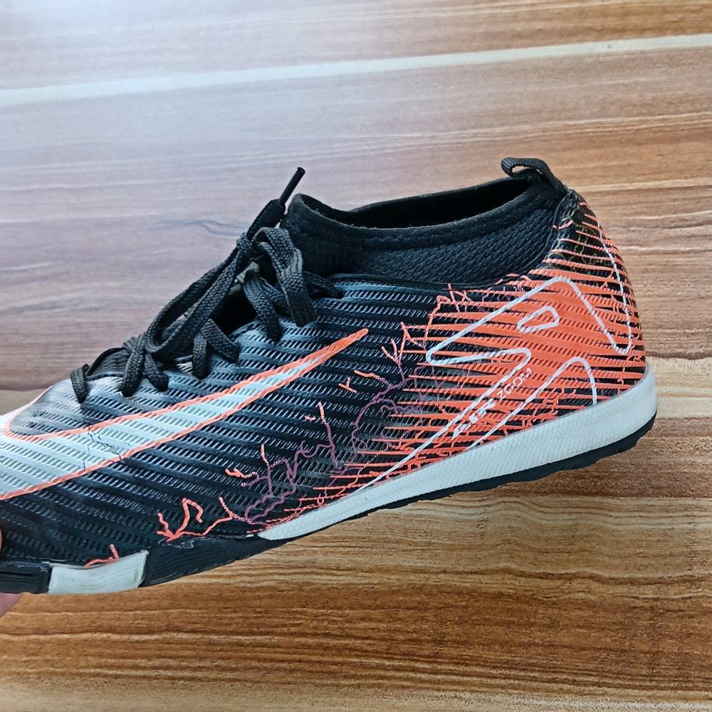 ديالى  الغالبيه
حذاء كرة قدم نوع اير زوم قياس ٤٣ خياط داخلي وخياط خارجي اصدار 2026 نص جاروب وعادي
مراوس بأي حذاء طوبه ايكون قياسه٤2 والحذاء لاعب اني بي 4لعبات
