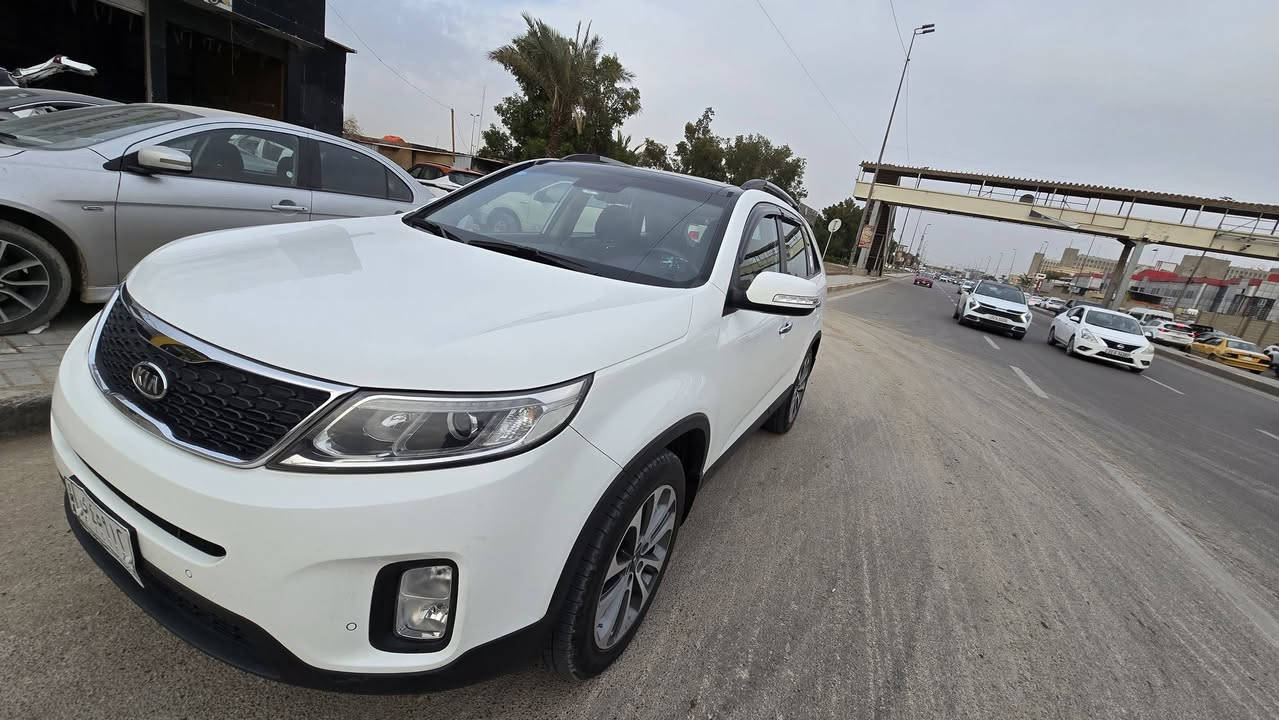 سورنتو 2014 خليجية لون ابيض موديل 2014 ماشية 119 الف كم رقم بغداد بصمة بنوراما حساسات امامية خلفية سبعة راكب تبريد 3 قطع محرك 4 سلندر السيارة مكفولة العنوان بغداد الغدير
السعر 178 ورقة 
الهاتف ***********
