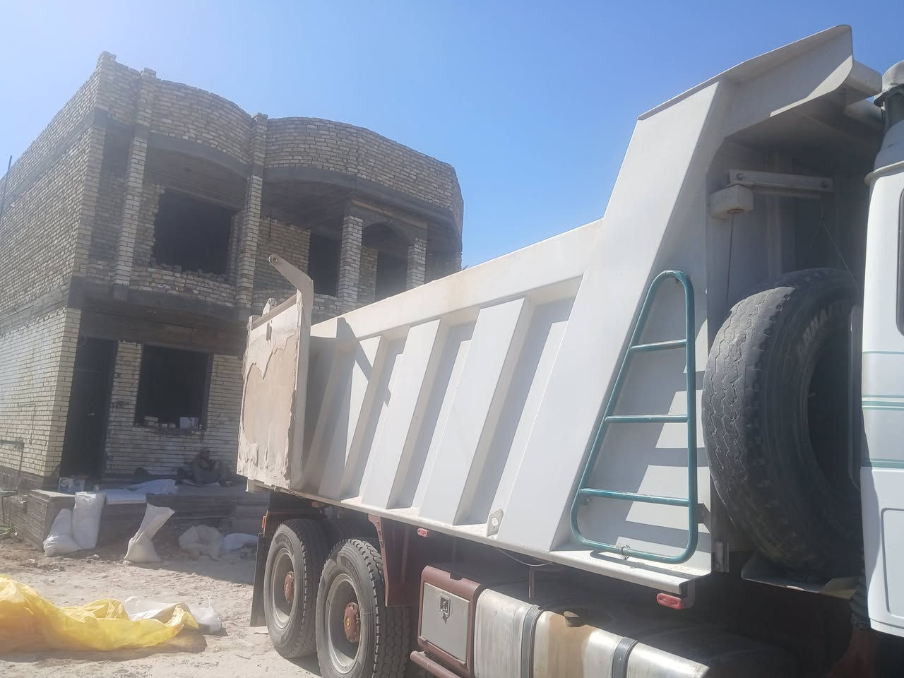 للبيع بدي تفصال جديد ابيع كامل الو بس الصندوك بدون دبل شاصي شغل درجه اولى السعر الاتصل***********
