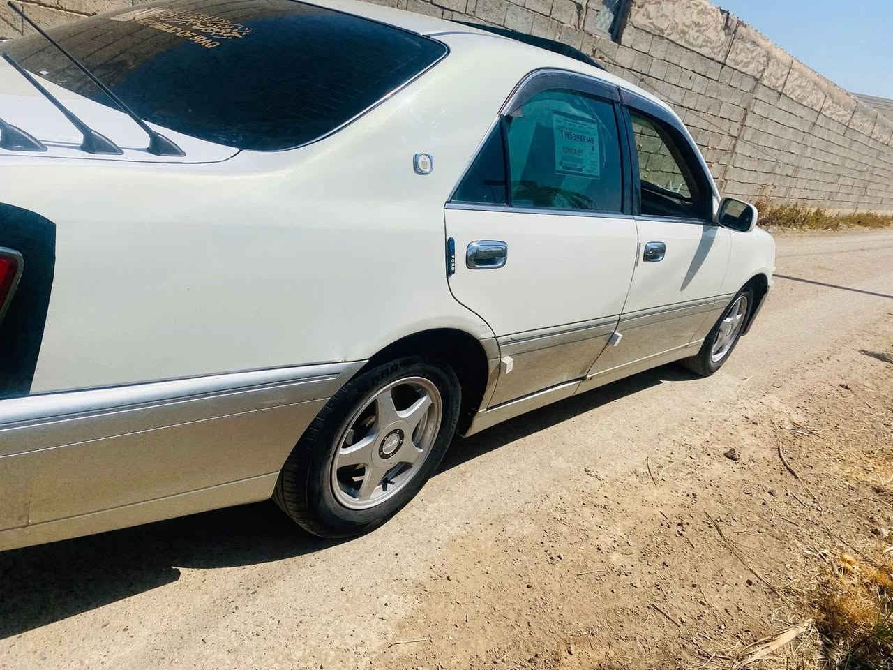 ملكه 3 دكم. كرستال مابيها نقص برغي
السعر ٣٥ وبيها مجال وشكرأ لكم المو شراي لا ايتعبني 

‭***********‬
