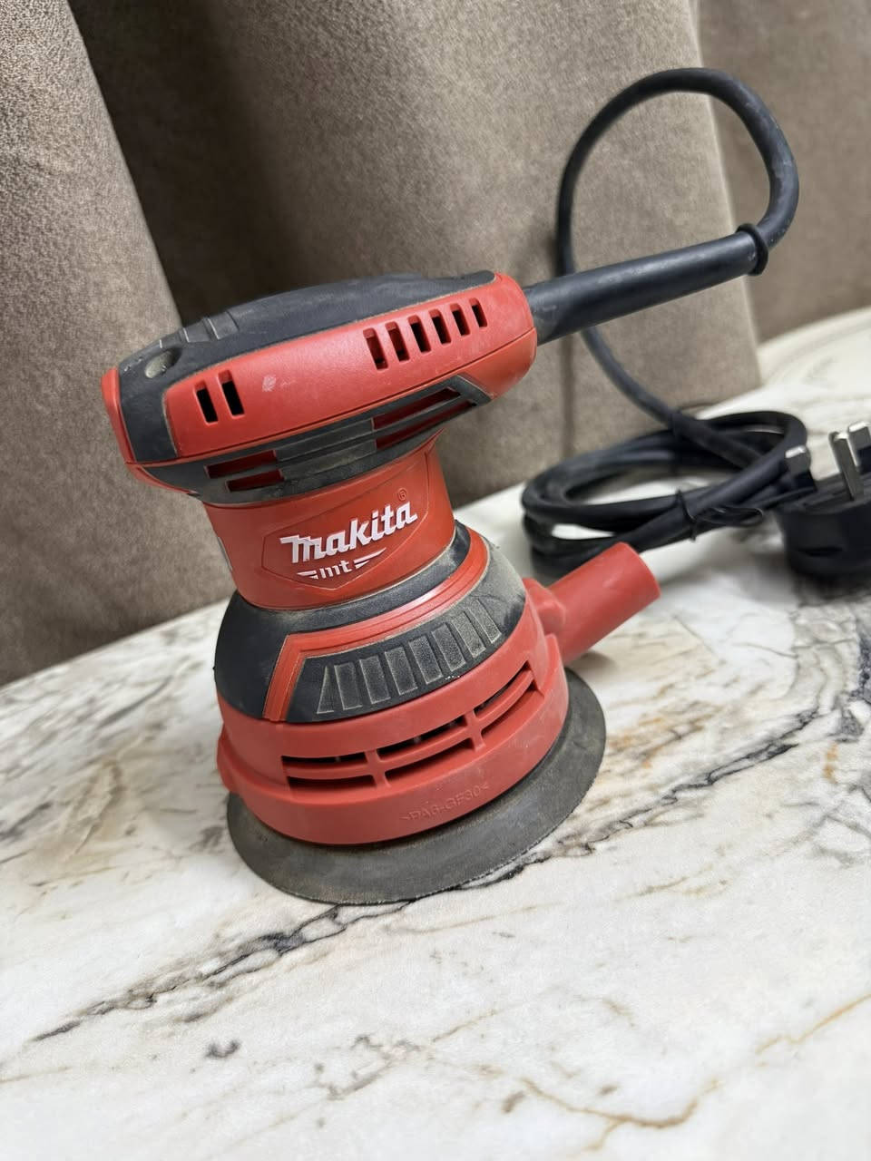 ماكيتا M9204 MT سلسلة صنفرة مدارية عشوائية 240 واط 125 مم


**إذا كنت صاحب هذا الإعلان وتريد حذفه لأي سبب، رجاءا أرسل رسالة إلى الدعم الفني**