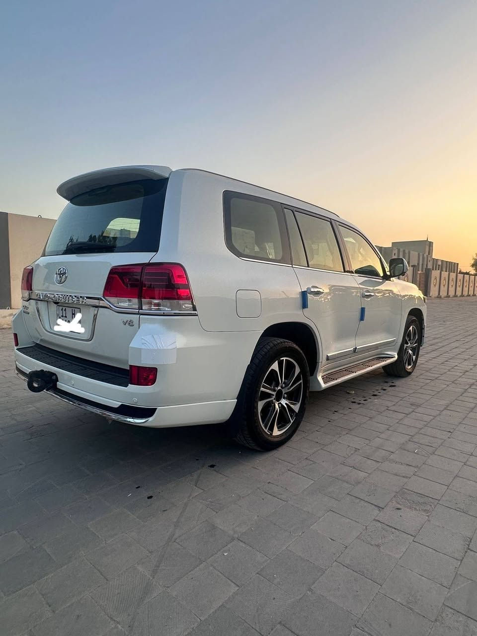 السلام عليكم
لاندكروز 2021 بريم 
رقم بغداد انكليزي بسمي السيارة
المواصفات معروفة
 فول مواصفات 
فتحة
زراك لايت 
كشنات جلد 
٦سلندر 
كشن كهرباء 
مثبت سرعه
جنطة شفط 
طفاية
ماشية 88 Km حقيقي
وباقي مواصفات الاندكروز معروضة
السيارة كفالة عامة لا ضربة ولا صبغ ولا تبديل لاحالوب 
عدا بارد اقل من  شبر  BDR بداية الجاملق الامامي 
للاستفسار *********** او عبر الواتساب
مكان السيارة النجف الاشرف 
السعر 590 وبيه مجال

ملاحظة مكلف بالنشر
