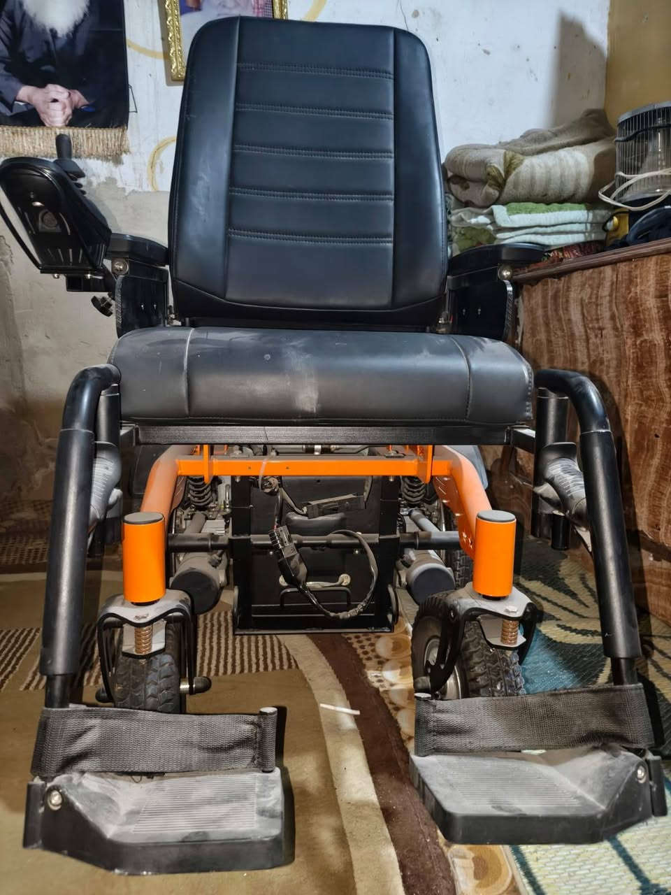 السلام عليكم عدي هاي العربانه للبيع عربانه جديده ما ماشيه بس لين محتاج فلوس اريد ابيعها واني رجال معوق وشتريتها وماكدر اطلع بيها ومستعجل عل بيعتا مكاني جكوك اي استفسار هاذ رقمي ***********
