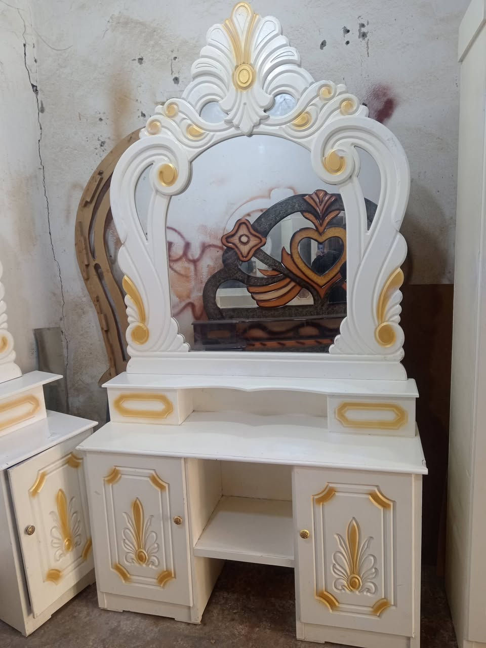 للبيع غرفه عراقي الوان ابيض السعر ٦٠٠ الرميثه مجاور اهل الذهب *********** ابو وهاب النجار
