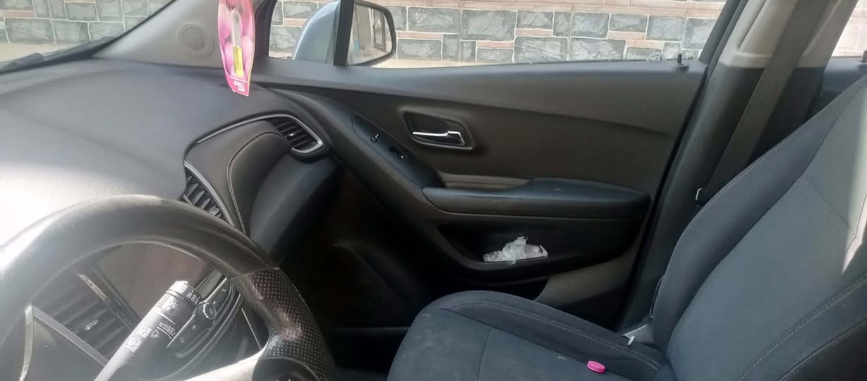 شوفليرت تراكس موديل ٢٠٢٠ رقم سليمانيه سنًيه لوحه جديد كير محرك بشرط تبريد ثلج بيه ثلاث قع ونص صبغ بدون شواصي وبدون لوغود  عنوان كركوك *********** واتساب او خاص
