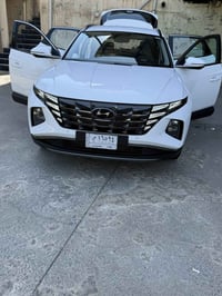 توكسن البيع موديل 2024 سياره مكفوله بيها طخه بجاملع الخلفي موضحه بصوره...