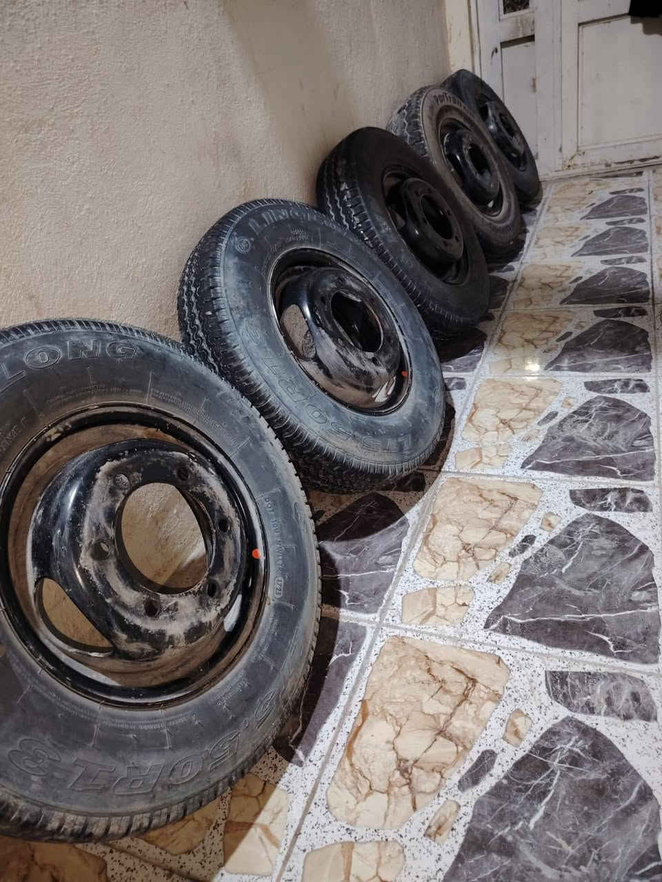 سلام عليكم تخم ويل وتاير عدد 5 مال ٢٠٢٥ شراي يتصل مكاني نجف ***********
