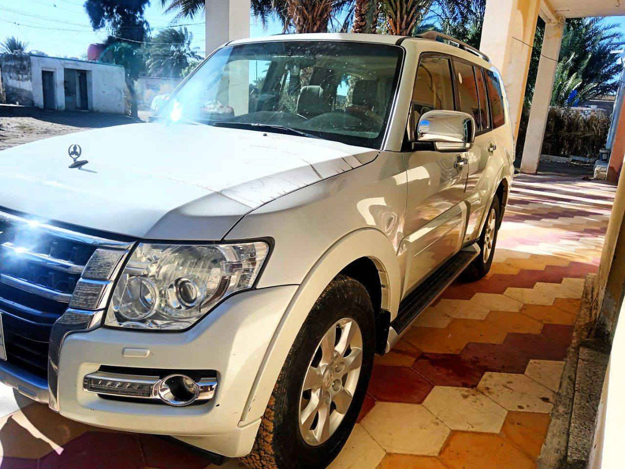 باجيرو 2015
فول مواصفات حبتور
مكفولة كفالة عامة من الصبغ والتبديل والبارد ومن الشخط
گير مكينة مكفول 
تخم تاير جديد/ باتري جديد 
رقم بغداد 
مكينة 3500 
فتحة 
كشن جلد
تحكم ستيرن ٣ جهات 
دمام خلفي
مكان السيارة الديوانية / الحمزة الشرقي 
السعر والاستفسار الرقم /***********
***********
