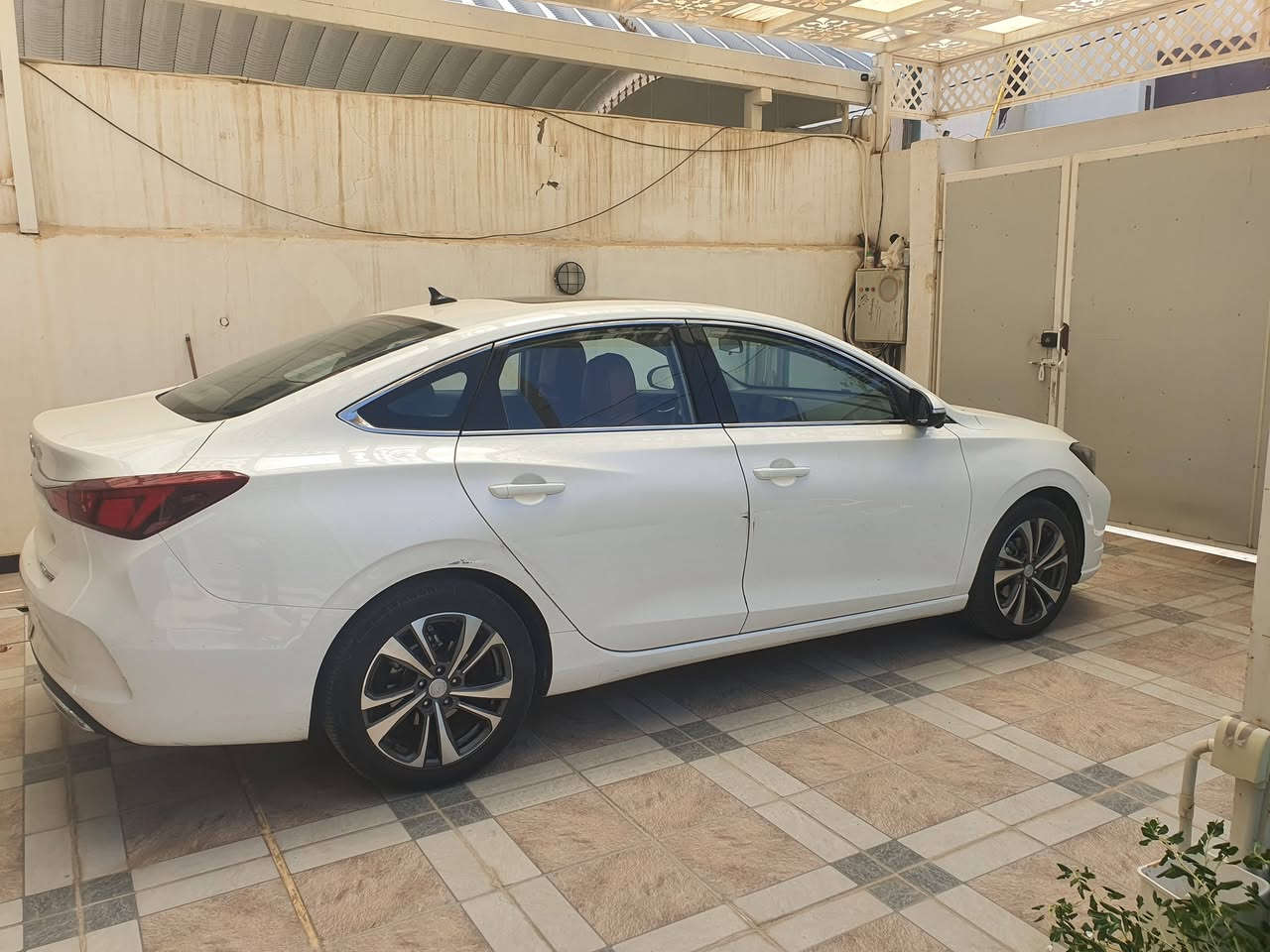 ​شانجان إيدو بلس (Changan Eado Plus)
موديل 2022 موديل S
​محرك 1.4 لتر تيربو اربعة سلندر طيارة
​كير أوتوماتيك 7 سرعات 💫
​ماشية 116الف كم
​الاضرار الخارجية موضحة بالصور
​بصمتين
تشغيل عن بعد
دخول ذكي
​شاشة معلومات ترفيهية باللمس
شاشة عدادات رقمية
​فتحة سقف 
​كراسي جلد فاخر قرمزي
 تحكم كهربائي في الكراسي الامامية
​إضاءة LED كاملة (أمامية وخلفية) 
​
​تبريد ممتاز جداً (ثلاجة) جاهز للصيف
​مثبت سرعة، حساسات، فرامل ABS، إيرباغات متكاملة وسلمية
دواخل نظيفة جدا 
كير بحالة الوكالة 
مكبنة مجفتة قبل اسبوع بسبب مشكلة بالمروحة وصلحتها الحمدلله
​السعر: 110 ورقة وبيها مجال طيب
السيارة اصولية وباسمي
عليها غرامة وحدة اني ادفعها قبل ما ابيعلك
​مكان المعاينة: النجف الاشرف 
​للاستفسار والتواصل *********** واتساب فقط او ماسنجر
