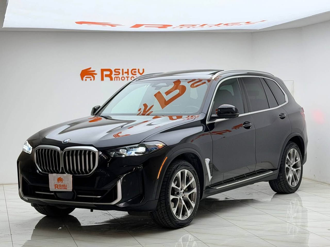 الفخامة الالمانية🔥🔥 
⚜️BMW X5 2024⚜️
بي ام دبليو اكس فايف ٢٠٢٤
كلين تايتل 

مواصفات Xdrive 40i
(خمس كامرات-عرض معلومات علي الزجاج الامامي-مقاعد جلد و تدفئة -سقف بانورامي-اربع انظمة قيادة-مقاعد خزن ميموري)

مكينة ٦سلندر+توربو حجم ٣.٠لتر
ماشية 53,000 ميل و بحالة جداً ممتازة 

السيارة كلين مكفولة كفالة عامة
رقم كاتي تترقم شمالي
مكفولة من كير و محرك و كهربائيات

و ب سعر(495$) ورقة و بيها مجال للطيبين

مكان السيارة

دهوك -معرض ارشف R-Shev
رقم51 من معارض التيرمينال 

***********
*********** دهوك, العراق
