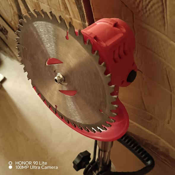 ماكينة قص العشب اللاسلكية مع بطاريتين للتواصل والاستفسار خاص مازنجر او على الرقم التالي ***********
