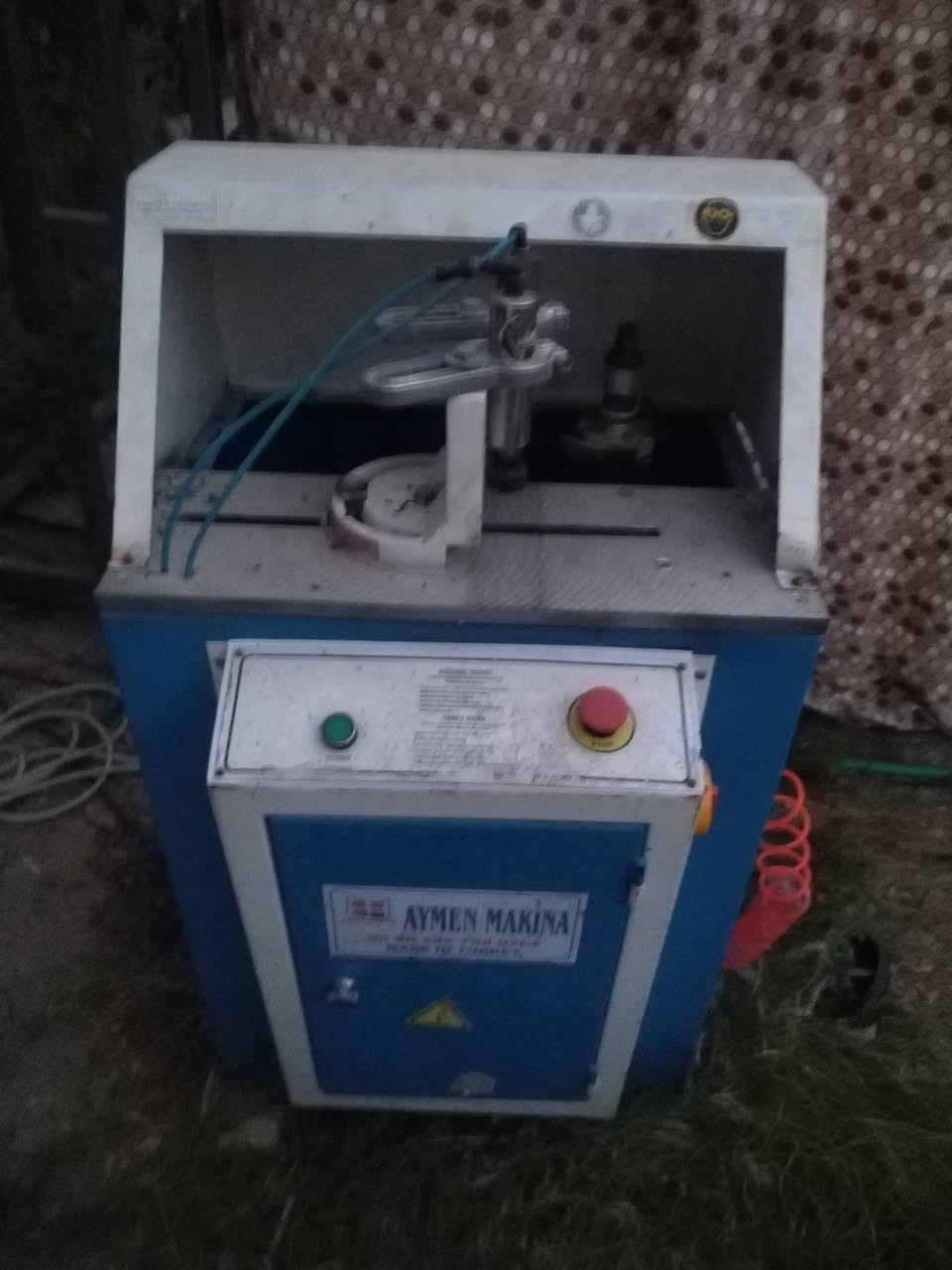 السلام عليكم متوفر معمل PVC كامل  للبيع  خمس مكائن كما موضح في الصور العنوان ديالى   للاستفسار  ***********
