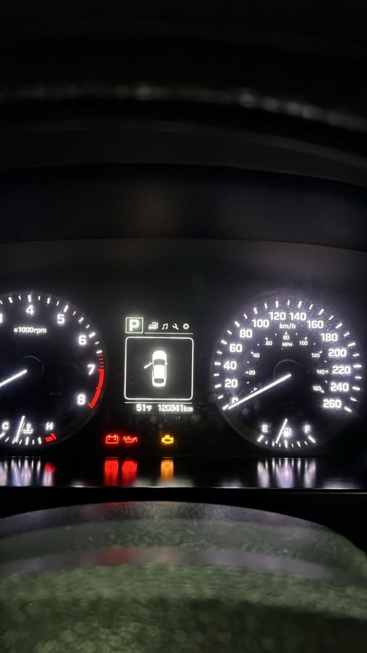 السلام عليكم للبيع سوناتاموديل 2017امريكي فول موصفات بيها جاملغ والحلفه مالبنيد بدون دواخل ماشيه 120الف كيلو مترالسعر 125وبيها مجال بصيط مكان السيارة أربيل ***********
