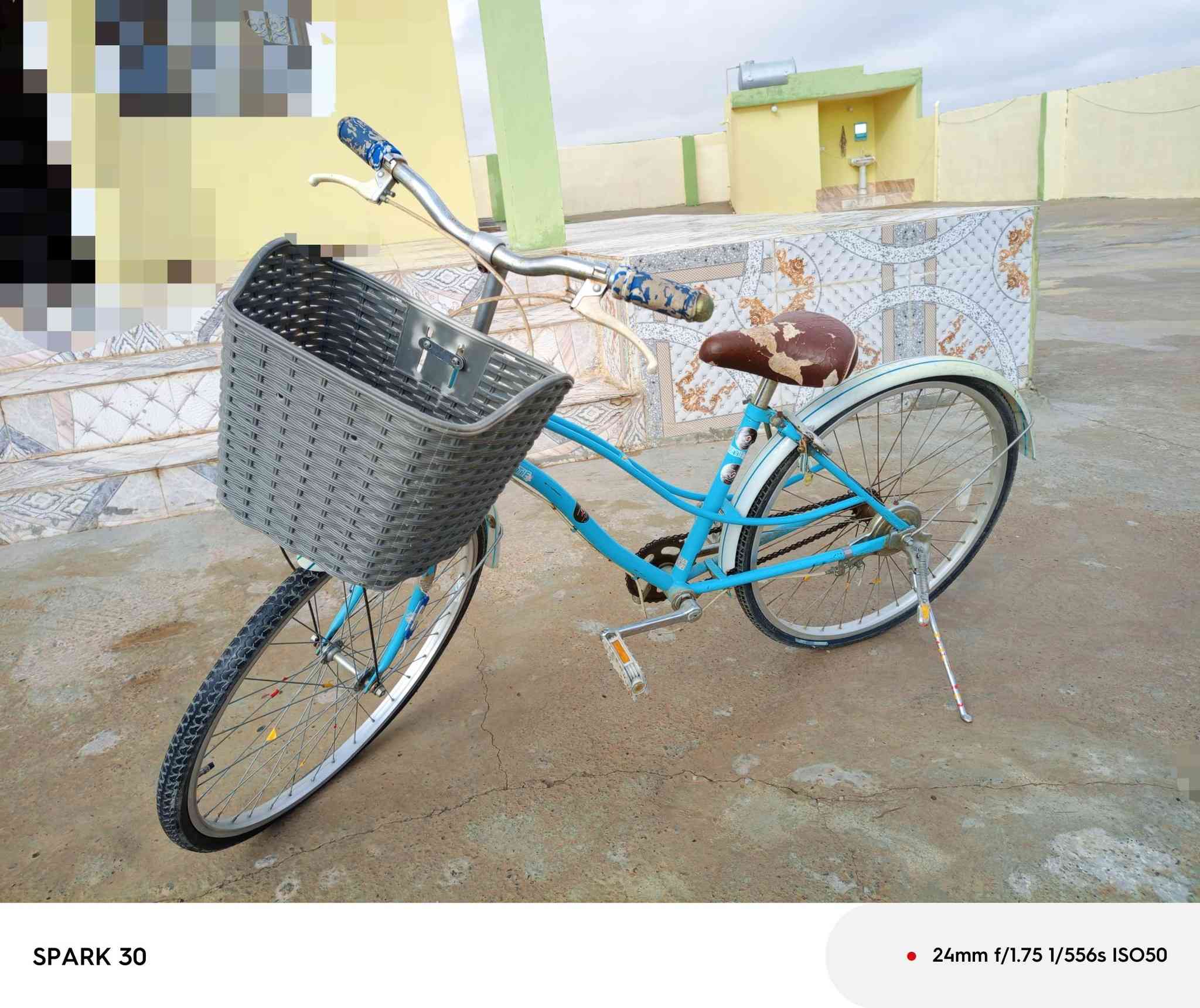 السلام عليكم 
بوسكلات للبيع حجم 20 وحجم 24 
جدد ونضيفات حيل سعر الواحد 60 الخاص مغلق 
للاستفسار اتصل 
***********
