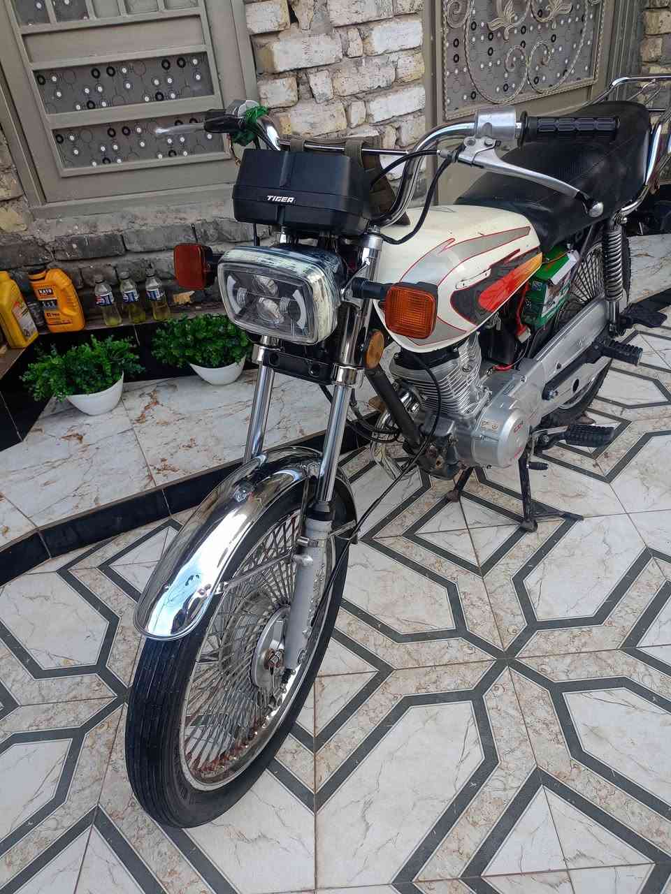 سلام عليكم  دراجة تايكرللبيع موديل 2021 
وراق 5 اصولي كهرباء كله شغال 
شغل وطلع واسط العزيزية 
***********
