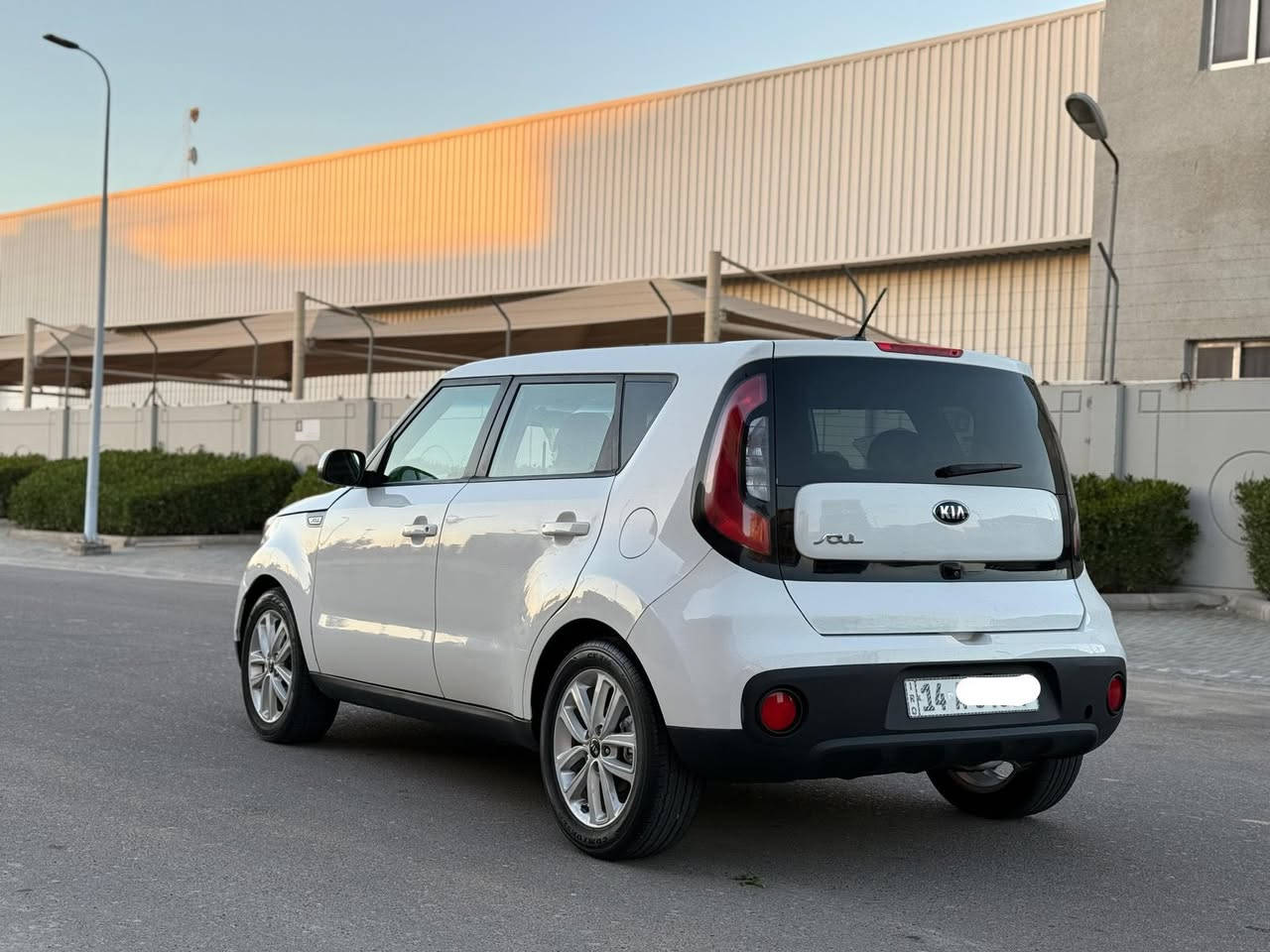 السلام عليكم 
كيا صول موديل 2019
رقم بصره تحويل سنويه ورقم جدد
وارد امريكي بنيد وخشم جاملغ.  
محرك 2000 شاشه جبيره تحكم ستيرن ماشيه 73m جاهزه السياره. تبريد كير محرك حداديه تخم تاير
شراي يخابر ع رقم
مكاني بصره

***********
