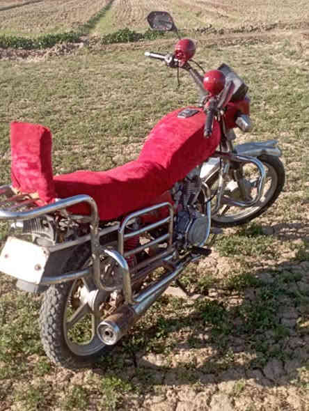 السلام عليكم دراجه فيوم للبيع موديل 2012 رقم وسنويه عضم عاج تحويل ثاني يوم واسط الدجيلي سعر 750 وبيه مجال ***********
