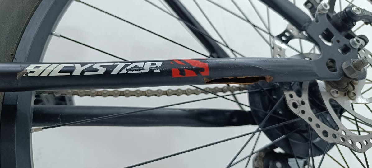 دراجة هوائية للبيع جبلي تجاري بهاي النضافة ناقصة بس تكبين تاير خلفي  قياس ٢٨ رايده ب١٢٥ الف وبي مجال قليل للشراي مكاني البصرة   اتصال  اوواتساب ***********
