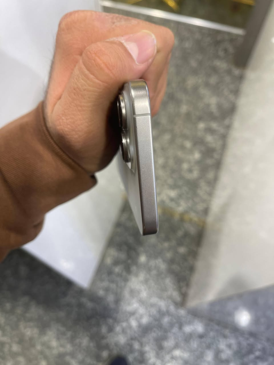 سلام عليكم
15 pro max 
ماستر 
بطاريه ٨٨ 
مكفول الجهاز 
مكاني بغداد المشتل 
***********
