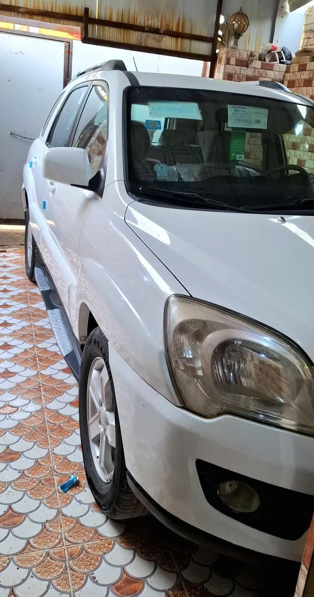 سبورتج 2009 
رقم ذي قار دولي
خليجي مكفوله من الضربه والصبغ والتبديل فقط بارد بسيط موضح بالصوره مكينه 2000 دوش فتحه بالسقف دواخل بيجي مطعمه بصاجيات السياره جاهزه مكينه وگير وتبريد وحدايه وتخم تاير مكان السياره بالشطره .
مراوس أو بيع
***********
