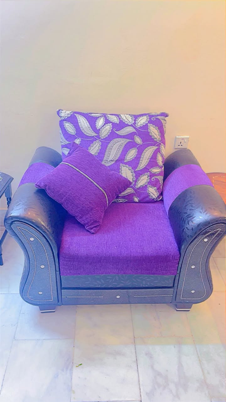 السلام عليكم تخم تركي عشر مقاعد النظافة ٩٠بلمئة مع بردة  السعر ٤٥٠ الف وبي مجال ***********
