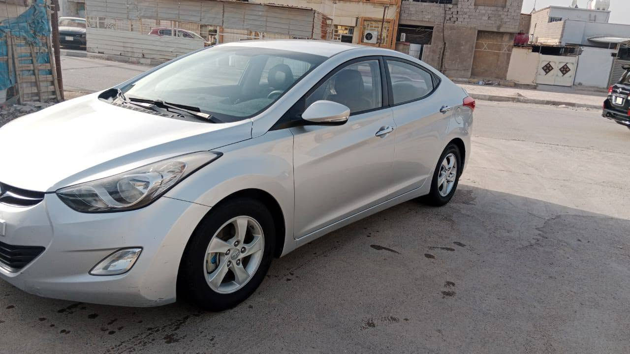 افانتي موديل ٢٠١٢  
‏وارد كوري 
‏رقم واسط دولي
‏محرك ١٦٠٠ جي دي اي
‏كير محرك  ما مفتوح 
‏حدادية جاهزة
‏تبريد شغال
‏تخم تاير جديد 
صبغ دعامية خلفية
‏السيارة كاملة وجاهزة
السعر / ١٠٥ ورقة
الاتصال على الرقم / ***********
