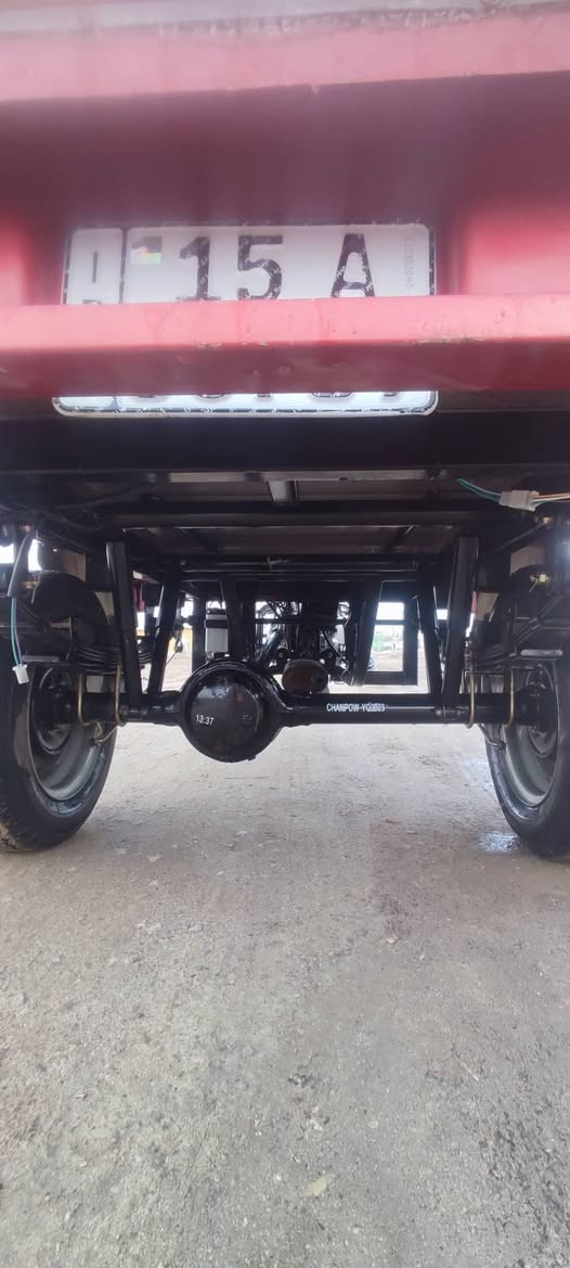 السلام عليكم ستوته جديده ماناقصه اي شي جديده معنه الكلمه مسجله بسمي رقم انكليزي  الي يريده هيج او محجر وياه بكيف المشتري مكاني الرمادي التئميم شارع السراميك والي يحب يتصل عله رقمي او واتساب والسعر مالته ثلاث ملاين وربعمية ***********
