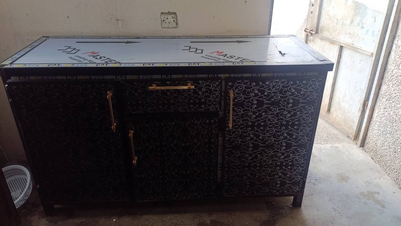 بيع كاونتر قطعتين نظيف جدا جديد مستخدم شهرين فصال كما موضح في الصورة للاستفسار المراسله خاص او على الارقام التالية
*********** 
***********
