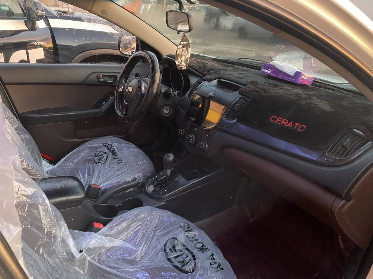 السلام عليكم
سيراتو 2009 خليجي 

صبغ قليل بالجنطة والباقي مكفول

مكينة كير حدادية تخم تاير 

باسمي تحويل ثاني يوم

السعر 90

 المكان كوت

للتفاصيل اكثر الاتصال ***********
