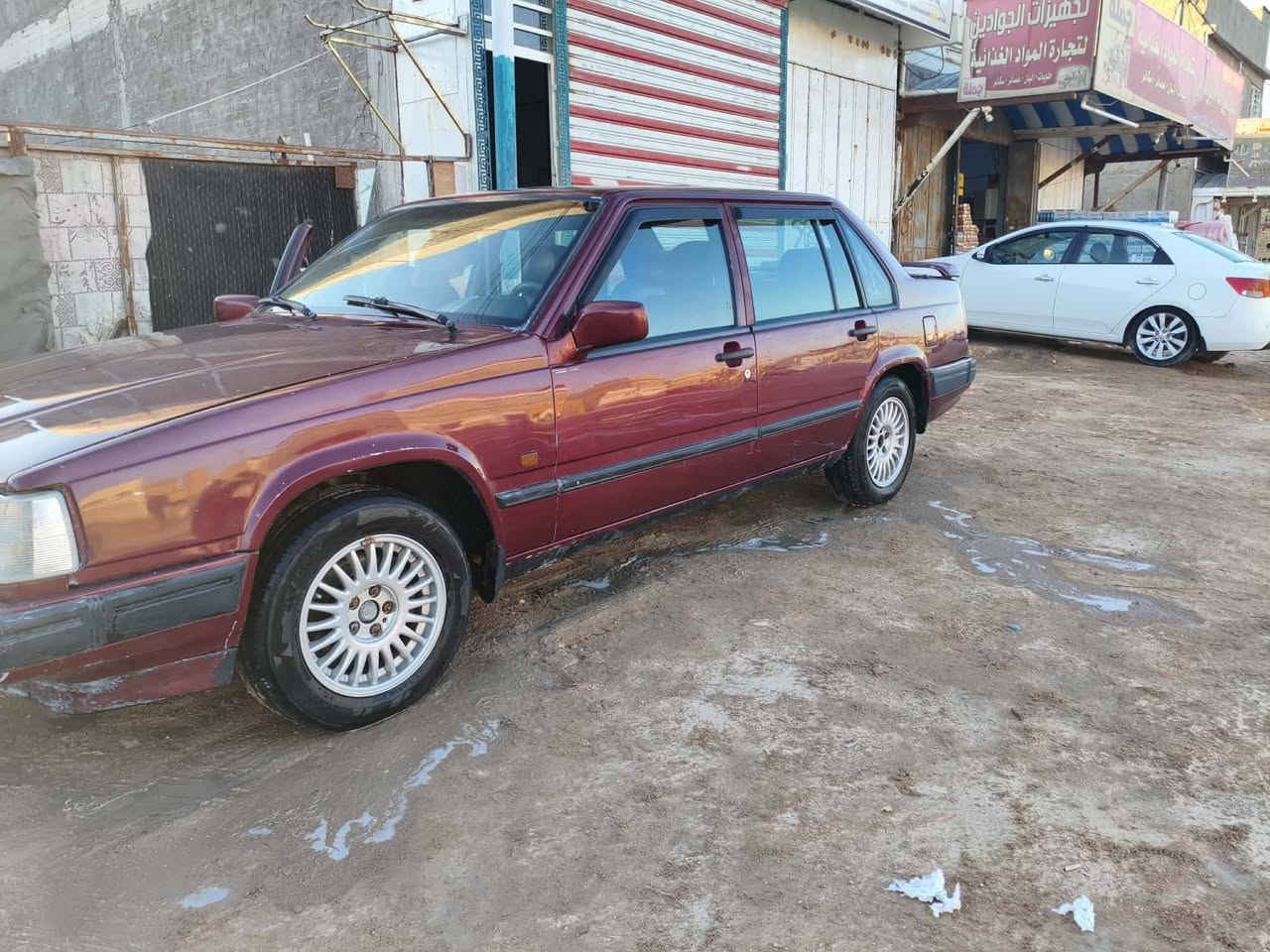 سيارة فالفو 940نضيفه كدام عينك موجوده نجف بحي النداء وهاذه رقم راعيها ***********
