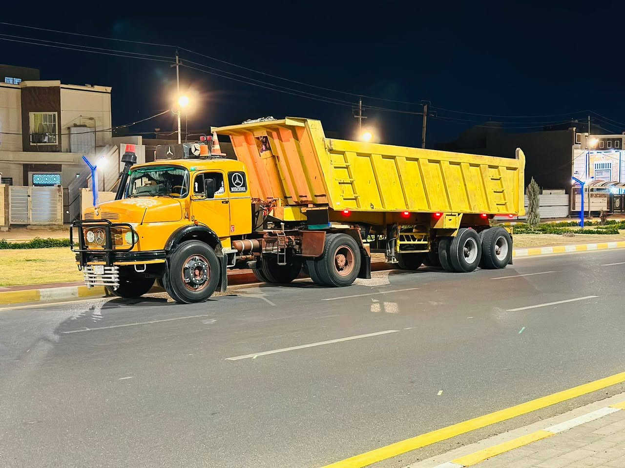 للبيع بس راس سياره خير من الله قماره بلاديه بيها صبغ بدبل شاصي مكفول كفاله عامه كير 111 مجفت جديد مكينه تنقيص قليل حيل قليل تخم تاير جاهزه للشغل 
الاستفسار (***********) سياره بلاديه
