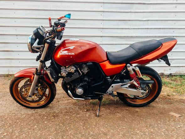 السلام عليكم... .
سيبي 400 جيل ثاني هايبر سكيورتي 16 ولف مكفوله المكينه كفاله عامه  مكينه خرسه 1/2/3/ بطناش اوراق سعره 1600 وبيها مجال للشراي ***********
