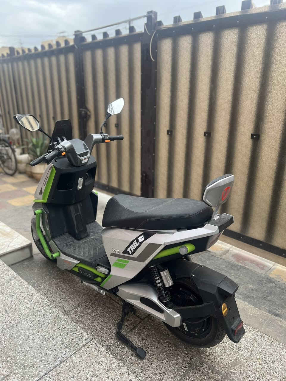 السلام عليكم
للبيع دراجه شحن تايلج دراجه اخت الزيرو اي شخط مابيها كامله مكمله تجي 6 باتري مسطرة تايلج 39 امبير ملف 2000 موديل دراجه 2025/11/8 دراجه مكفوله كفاله عامه تربط عل تلفون بصمه دراجه شلعه ومعدل قوي مكاني بغداد العامريه للاستفسار ***********
