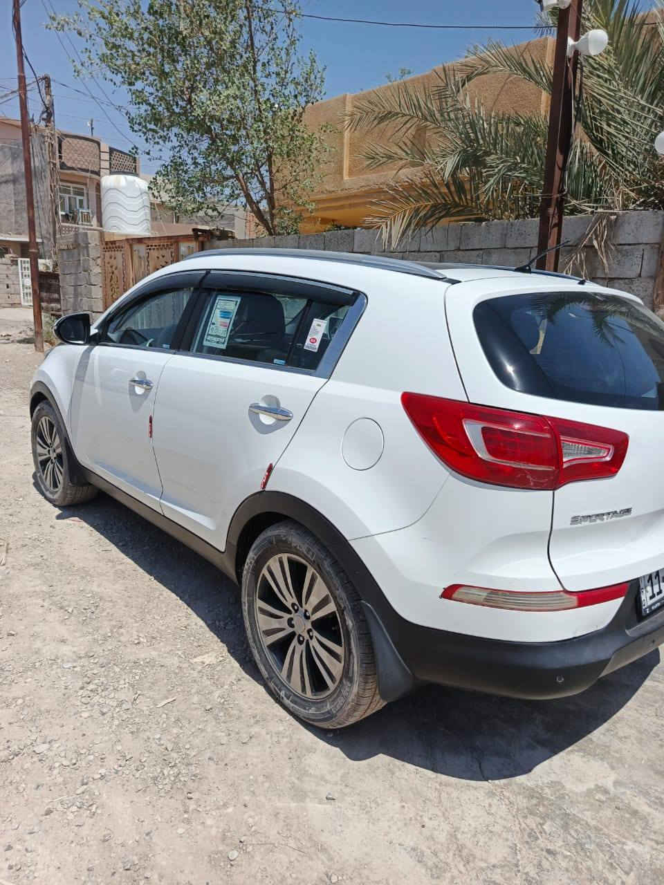 السلام عليكم
تحيه طيبه🌹
سبورتج  11 فول مواصفات خليجيه دوليه
سعر $139 وبيها مجال
محرك 2000
بنوراما
حساس خلفي
مري شفط
كرسي كهرباء للسائق
شاشه +كامره
كشنات جلد بلادي
مكفول من المحرك والكير
 بيها طعجة موضح بالصوره وبيها ملاحظات بسيطه
•..
الاستفسار ***********ديالي بعقوبه
