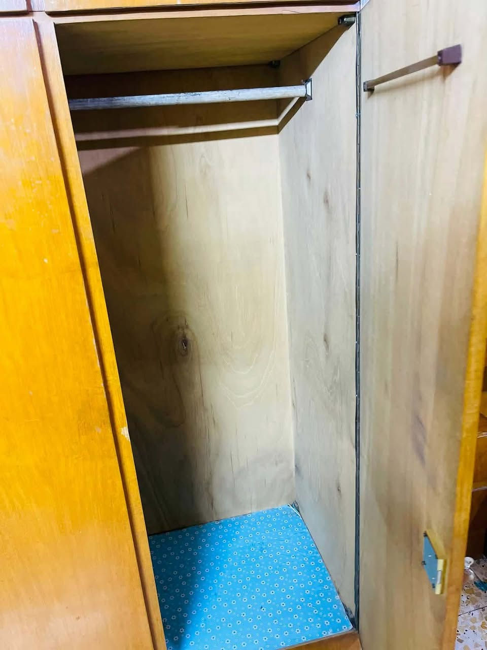 السلام عليكم غرفه ام الخمسه ملحق داخل وخارج صاج مستخدمه نضيفه سعر 650وبيها مجال بسيط عنوانها مدينه الصدر


**إذا كنت صاحب هذا الإعلان وتريد حذفه لأي سبب، رجاءا أرسل رسالة إلى الدعم الفني**