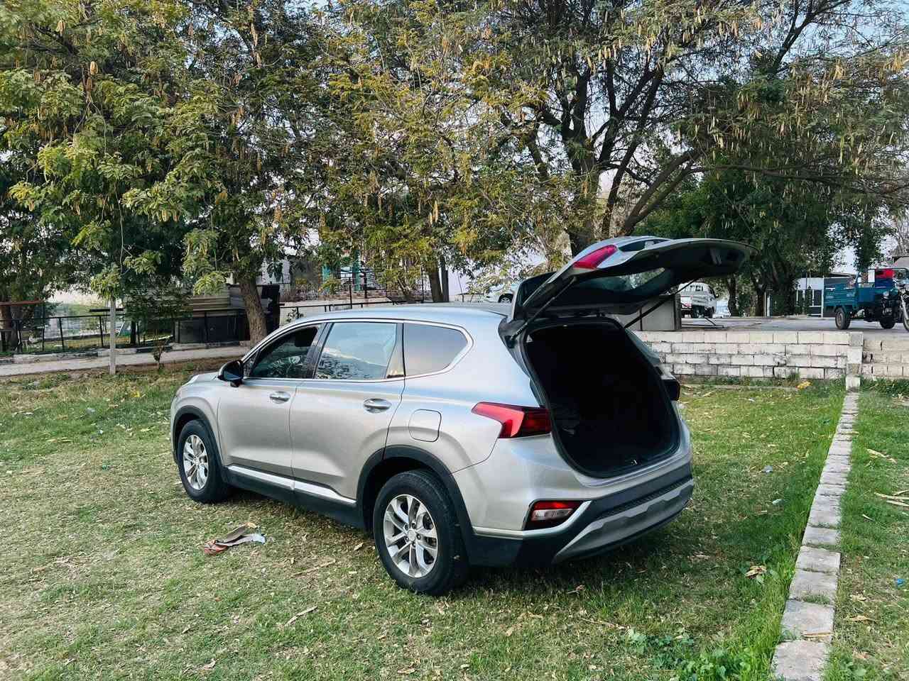 سلام عليكم سنتافيه موديل 2020 وارد مريكي فول مواصفات رادارات سايد بريك بصمه مكينه وكير مكفولات 2400 ماشيه 57  رقم بغداد تحويل ثاني يوم حادث بصيط صفحت سايق كلير من مريكه بدون معجون شرط سعر 148 وبيها مجال تواصل تصال ***********
