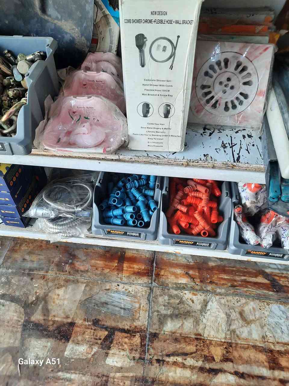 سلام عليكم مواد للبيع كهربائيه متنوعه او انشائيه العنوان بغداد رقم الهاتف ***********
