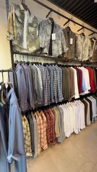 ديكور  محل ملابس جاهز للبيع  بسعر حلو   للاستفسار07727893620